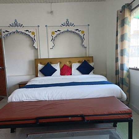 The Hostel Crown Udaipur Szoba fotó
