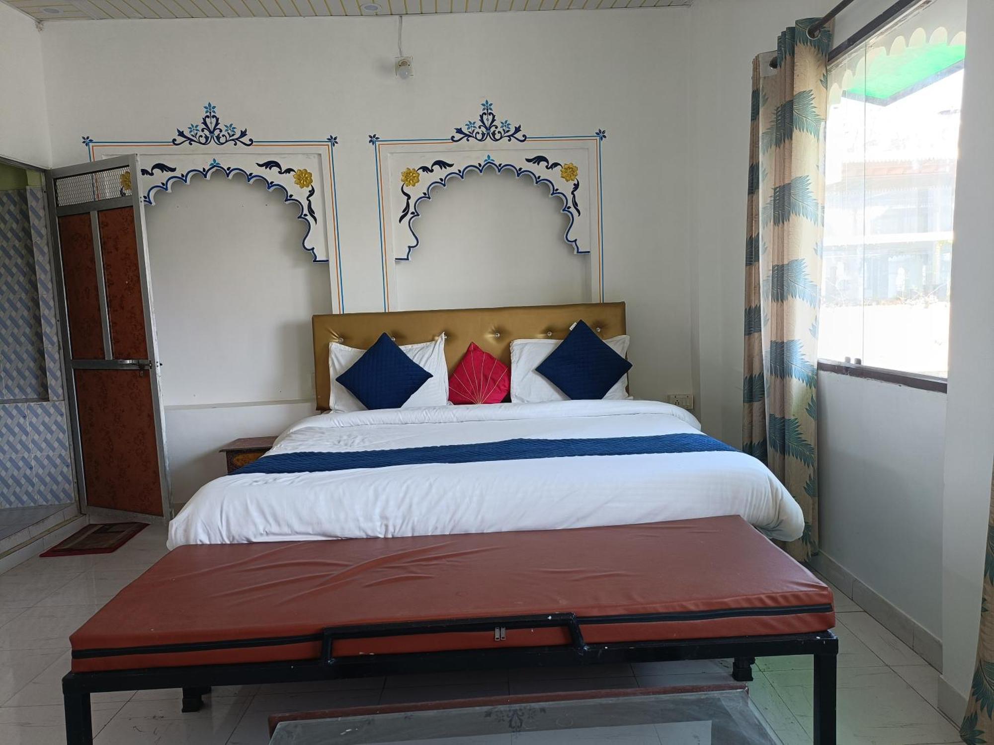 The Hostel Crown Udaipur Szoba fotó